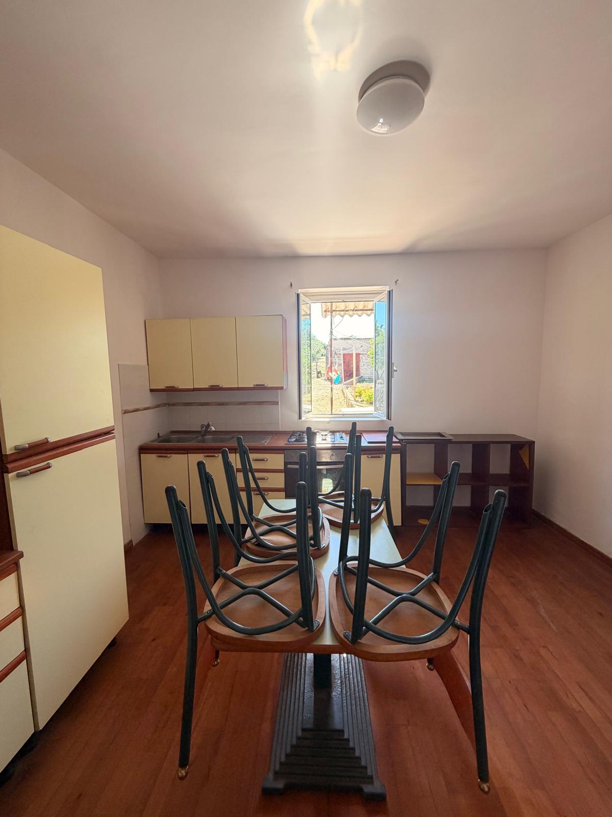 Casa indipendente con terreno di 1.800 mq.ca.