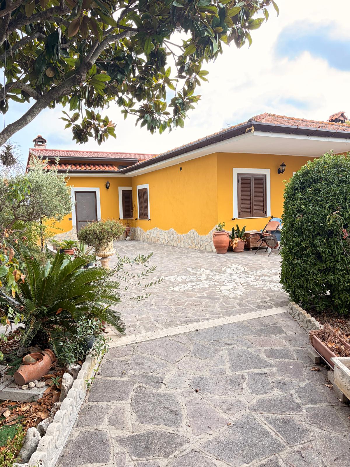 Villa singola con giardino di 1.000 mq.ca. Ottimo stato!