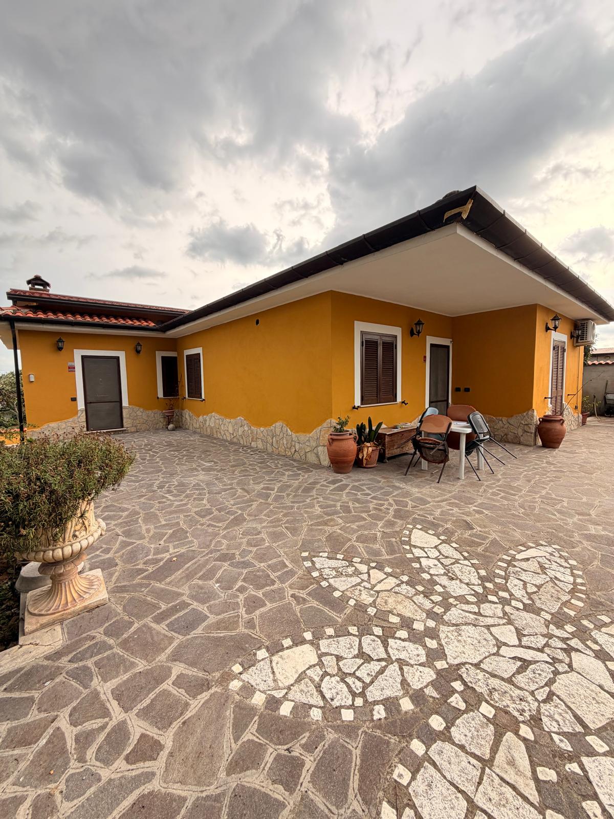 Villa singola con giardino di 1.000 mq.ca. Ottimo stato!