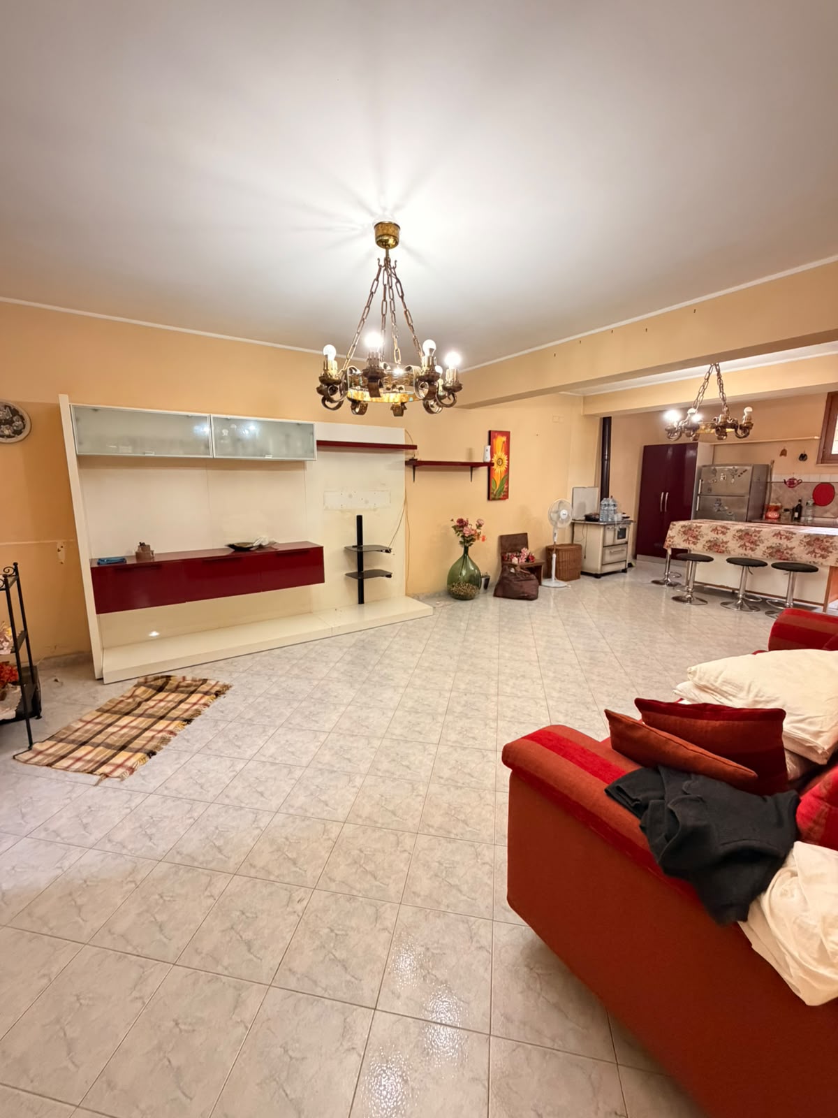 Lanuvio. 3 locali in villa con terrazzo.