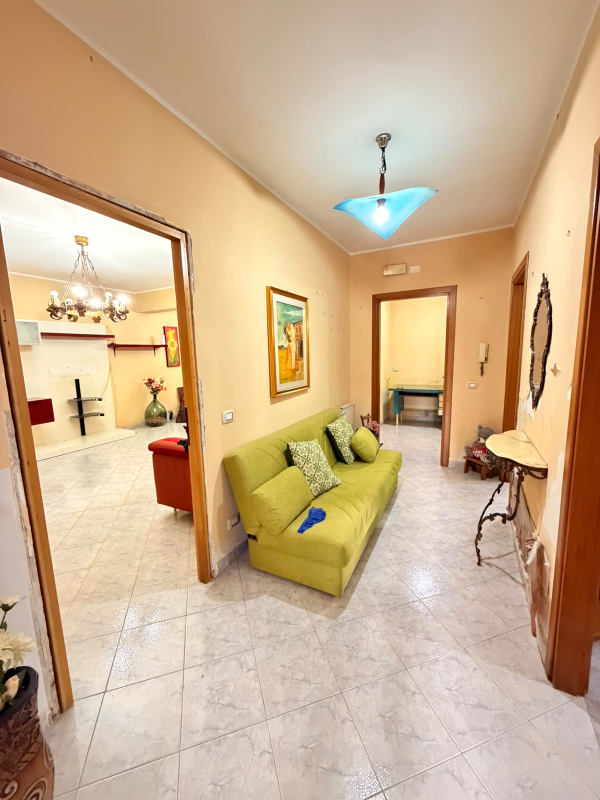 Lanuvio. 3 locali in villa con terrazzo.