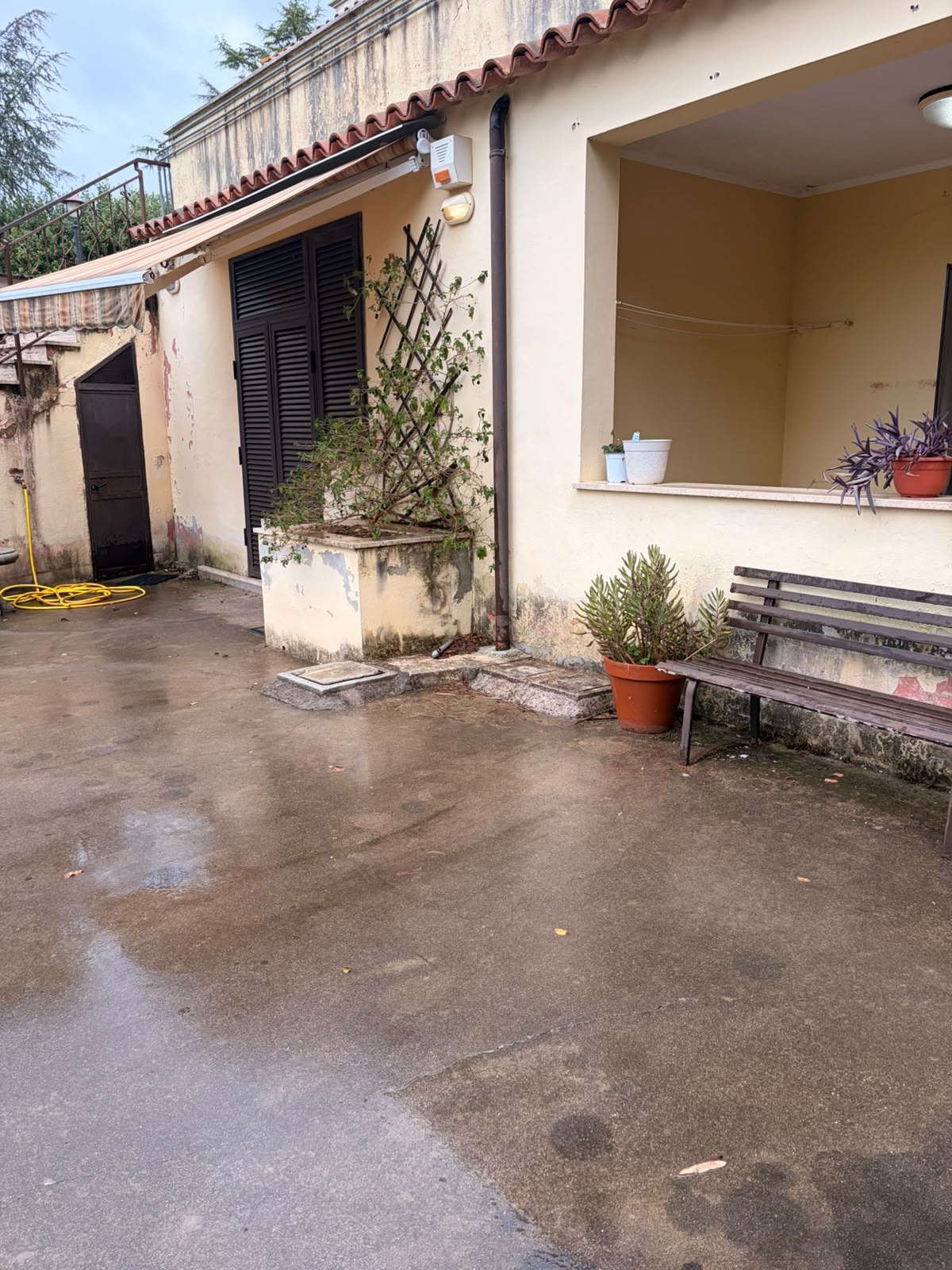 Lanuvio. 3 locali in villa con terrazzo.
