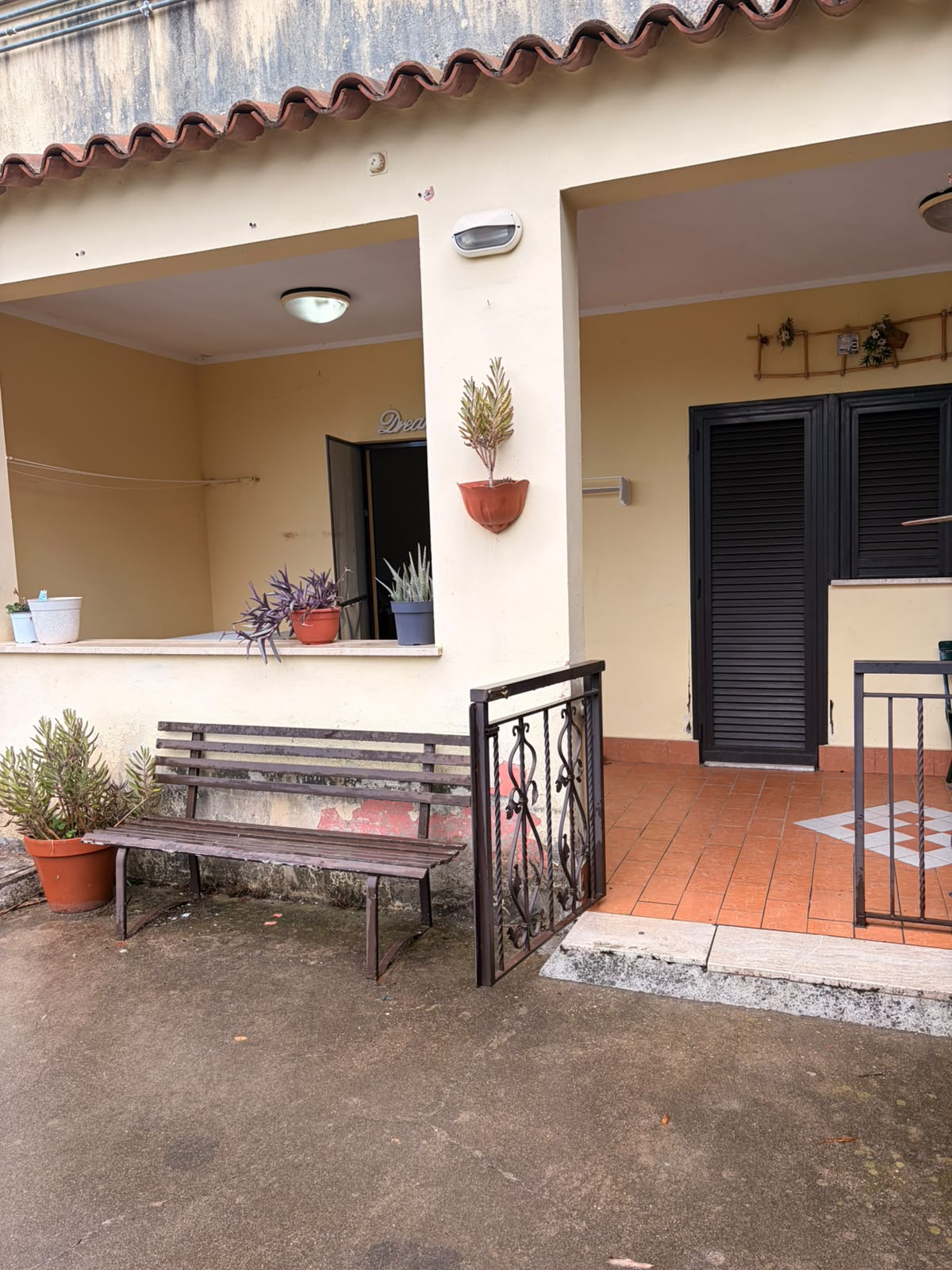Lanuvio. 3 locali in villa con terrazzo.